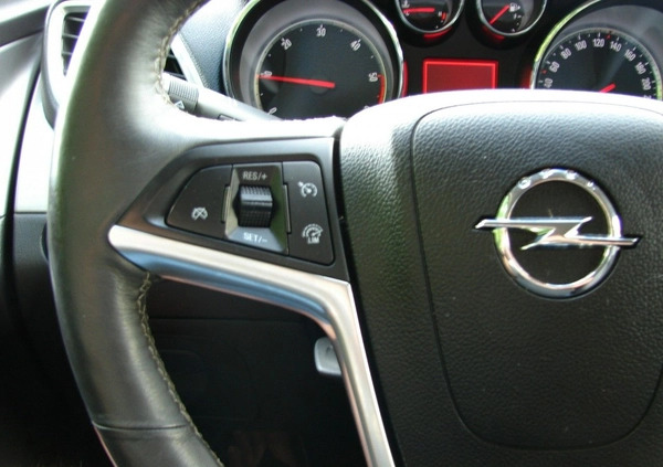 Opel Mokka cena 43900 przebieg: 93000, rok produkcji 2013 z Moryń małe 326